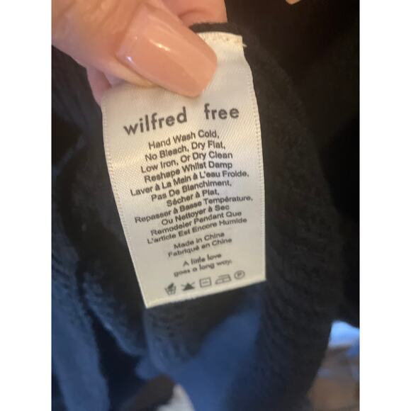 Wilfred ARITZIA Wolter Sweater Black Merino Wool Size Small S TOUCHABLE TEXTURE - Picture 3 of 5